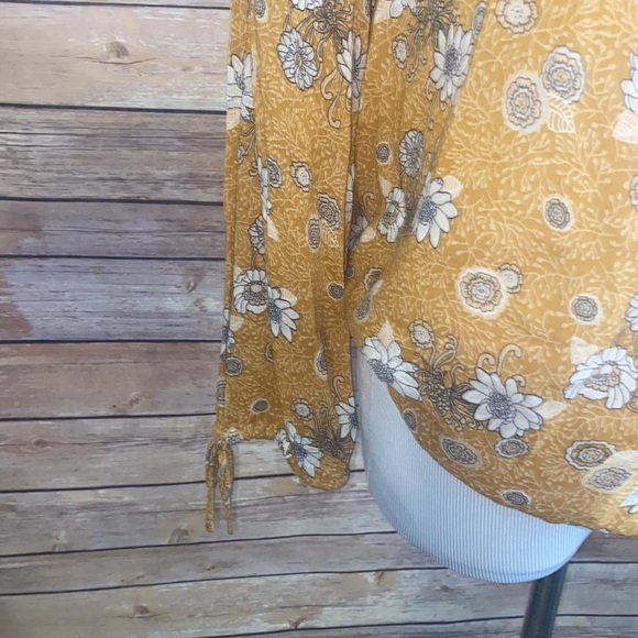 🎈Sale🎈Lucky Brand Floral Blouse - Picture 2 of 7